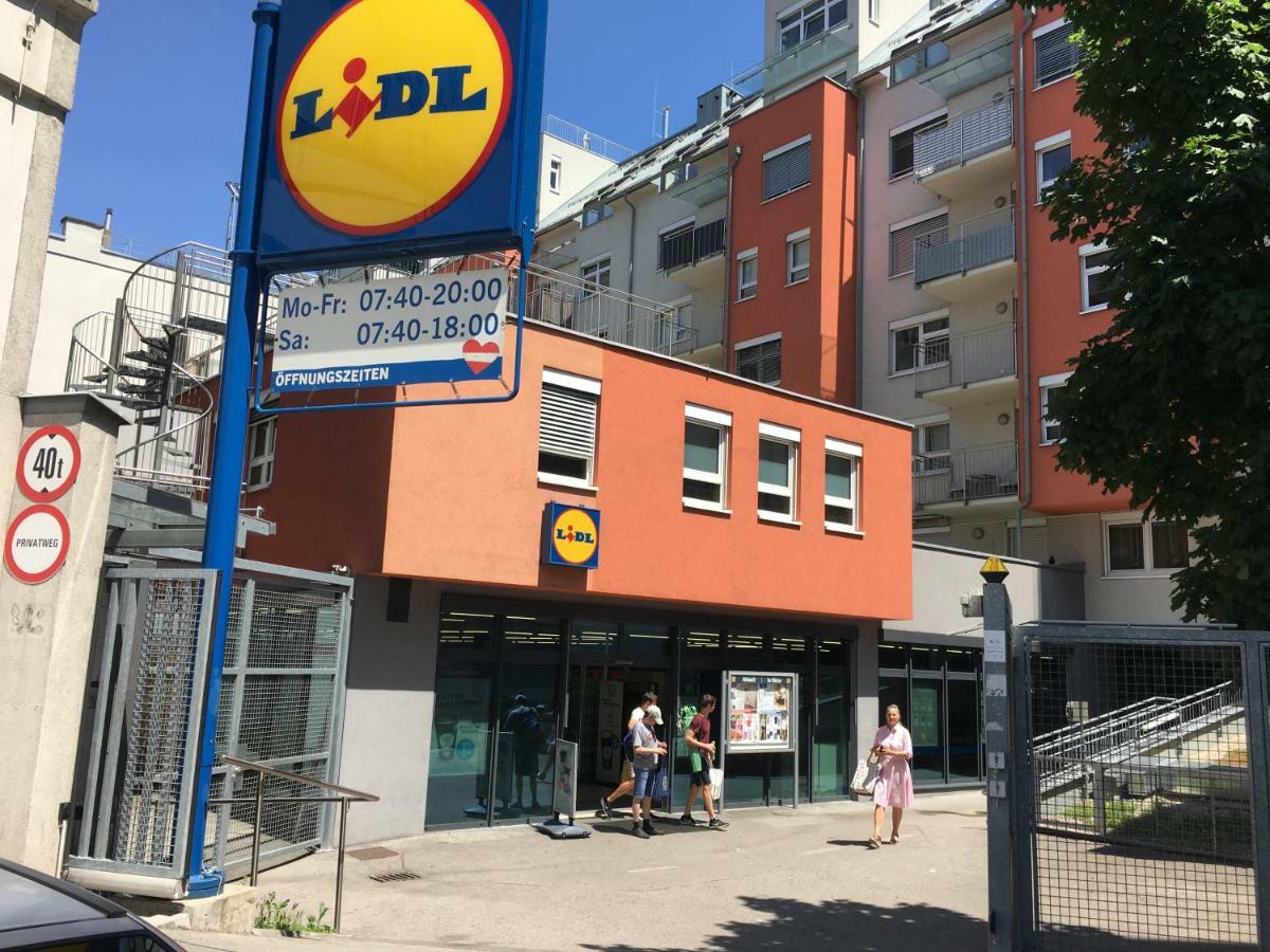 Zentral Direkt An U-bahn Station Apartmán *